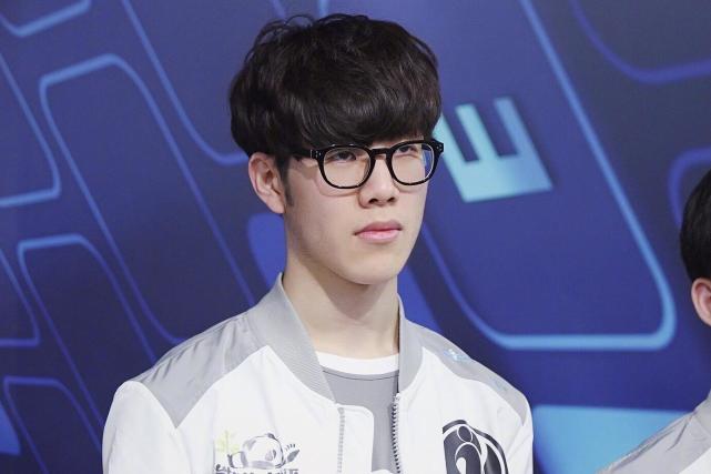 及亲俄视角 及亲俄视角